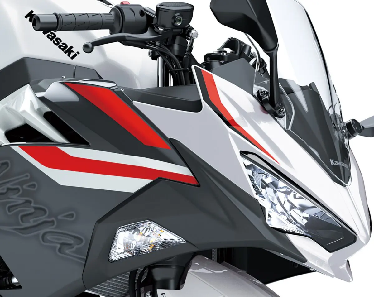 kawasaki_ninja_400_main.jpg.webp