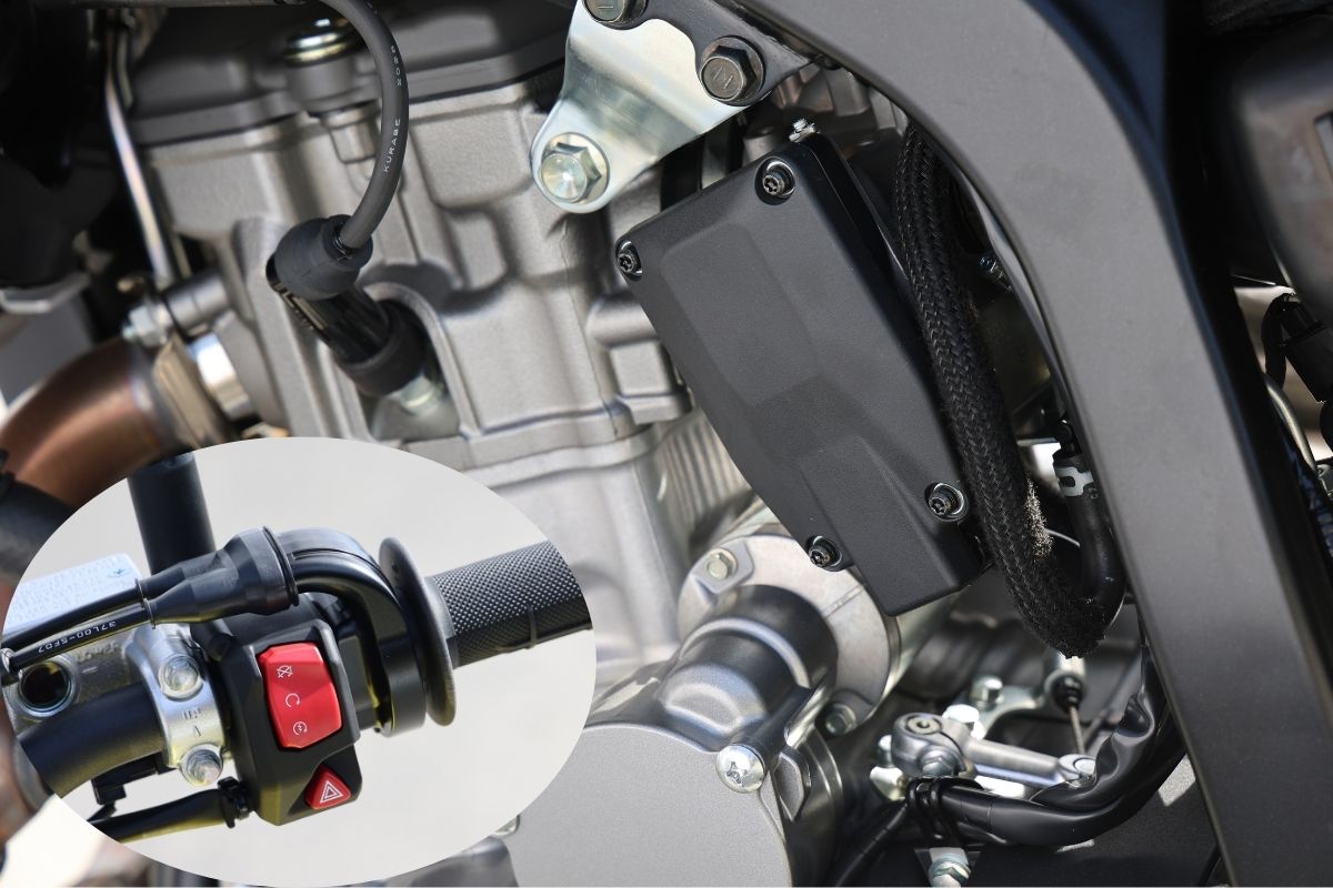 エンジン後部の黒いカバーに覆われた部分が電子制御スロットルのユニットでここでスロットルの動きがワイヤーから電気信号に換えられている。