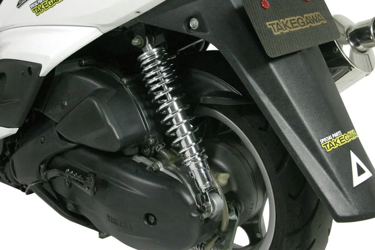 NMAX＆シグナスXの足つき性を向上！ 武川がローダウンサス発売