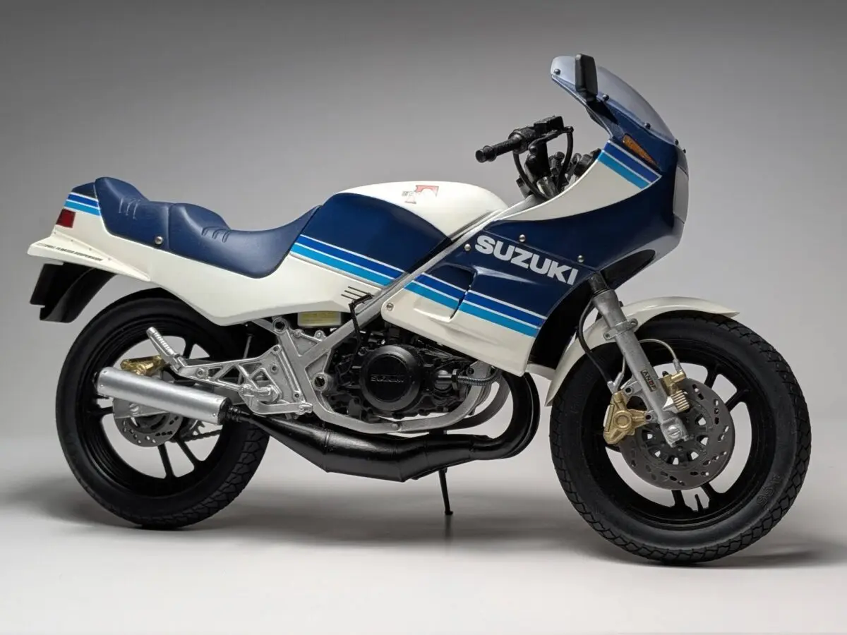 スズキの挑戦と狂気「RG250Γの真価」 プラモデルで感じる昭和の熱