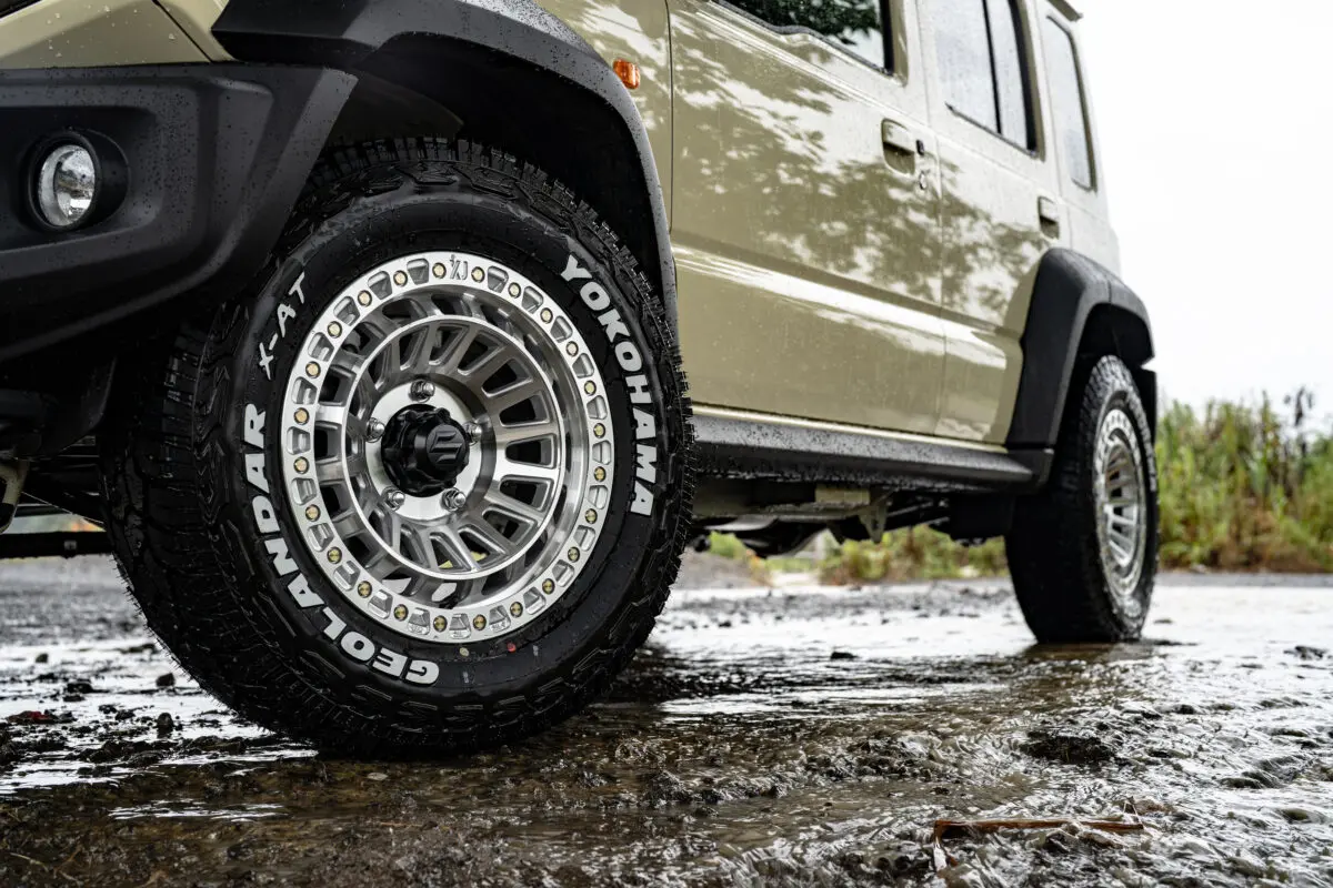 ジムニーをスタイリッシュなUSオフロードスタイルに仕立てるXTREME-Jの