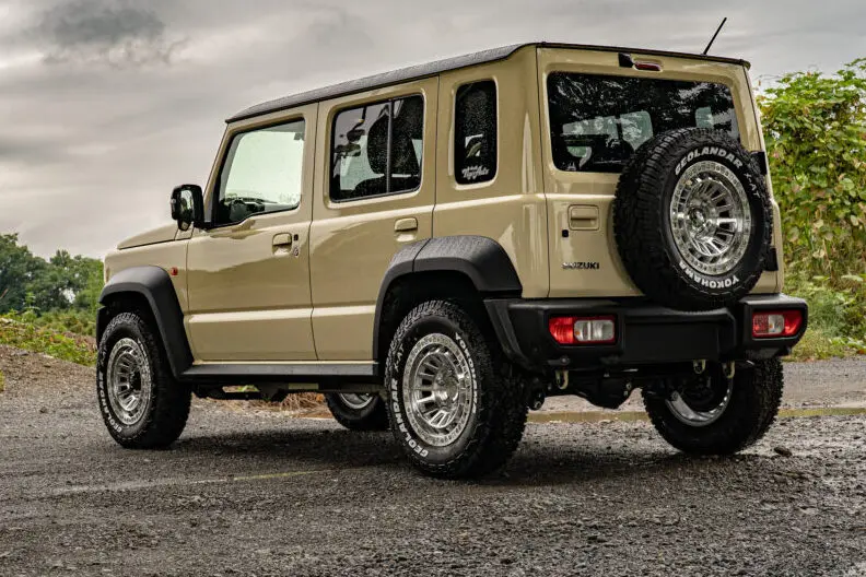 ジムニーをスタイリッシュなUSオフロードスタイルに仕立てるXTREME-Jの