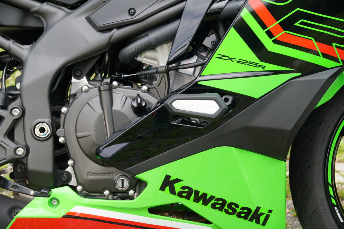 ローダウン仕様の『ZX-25R』に乗れるチャンス！ サスのスペシャリスト
