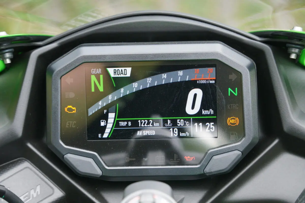 ローダウン仕様の『ZX-25R』に乗れるチャンス！ サスのスペシャリスト