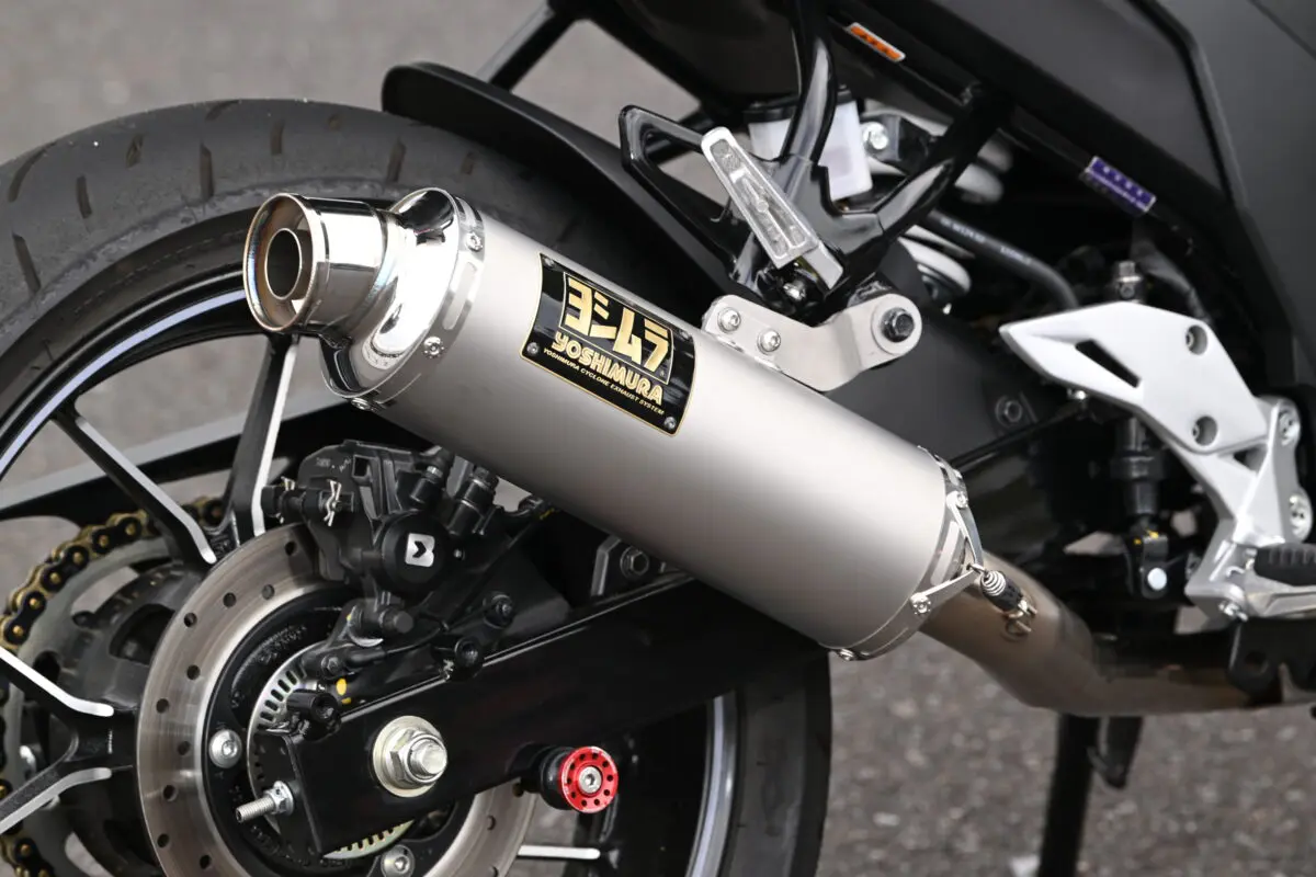 ◇D141　スズキ　ジクサー250　ヨシムラ　マフラー　程度良好　政府認証 機械曲R-77Sサイクロン カーボンエンド EXPORT SPEC 政府認証