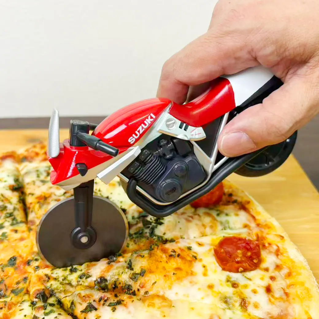 KATANA型ピザカッター新色登場 「ピザカッターナ レッド」販売開始