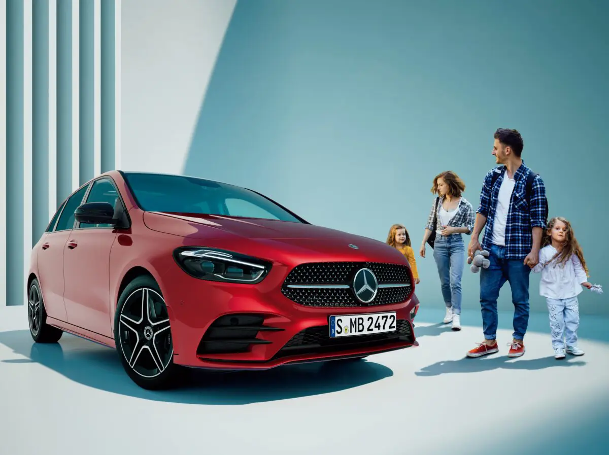 メルセデスBクラスに新仕様「Urban Stars」登場 AMG＆ナイトパッケージ