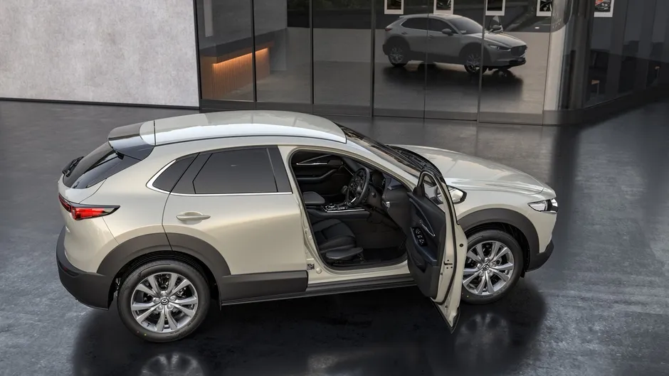 展示されているマツダCX-30