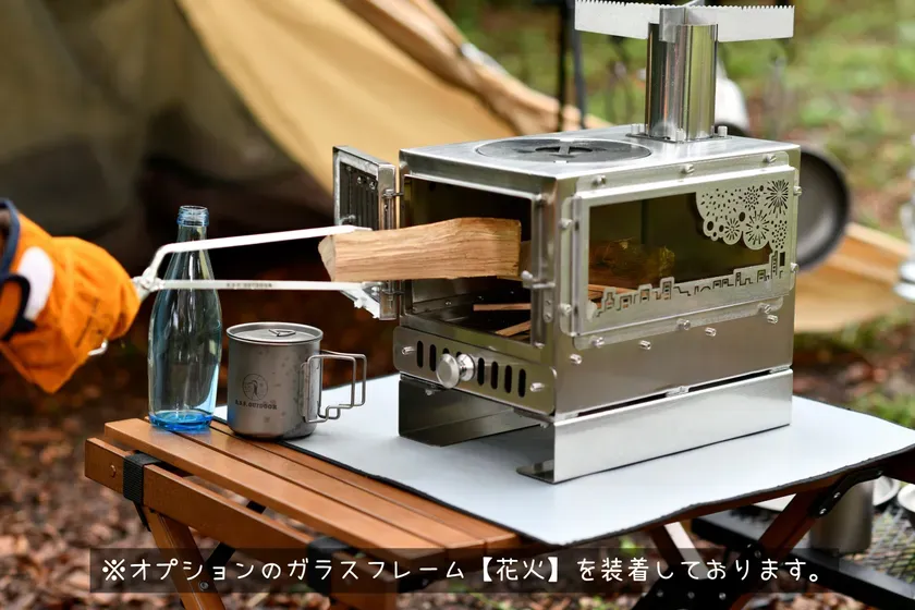 市販の薪がそのまま入る絶妙なサイズ感