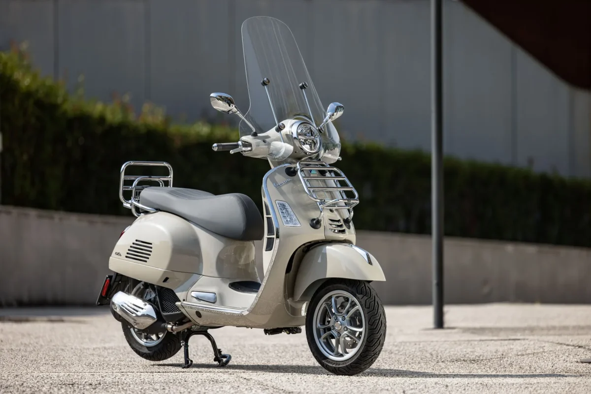 ベージュのベスパ