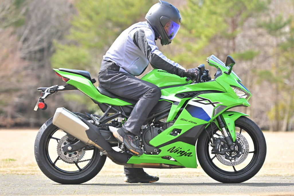 シート高：800mm（テスター谷田貝　洋暁：身長172cm/体重75kg）