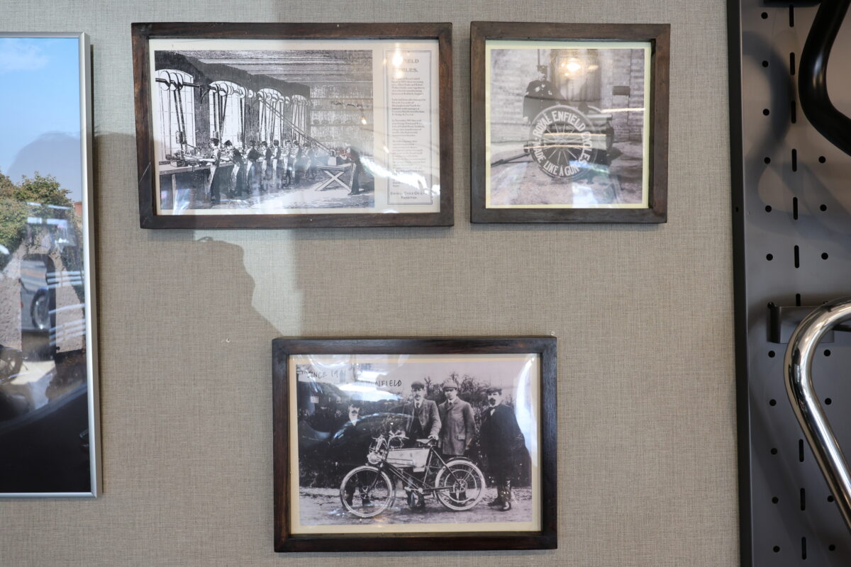 ロイヤルエンフィールドはライディングウエアやアパレルなども展開。バイクライフをトータルでコーディネイトすることが可能だ。