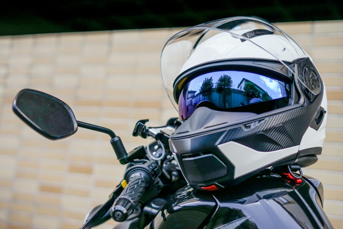 バイクとヘルメット