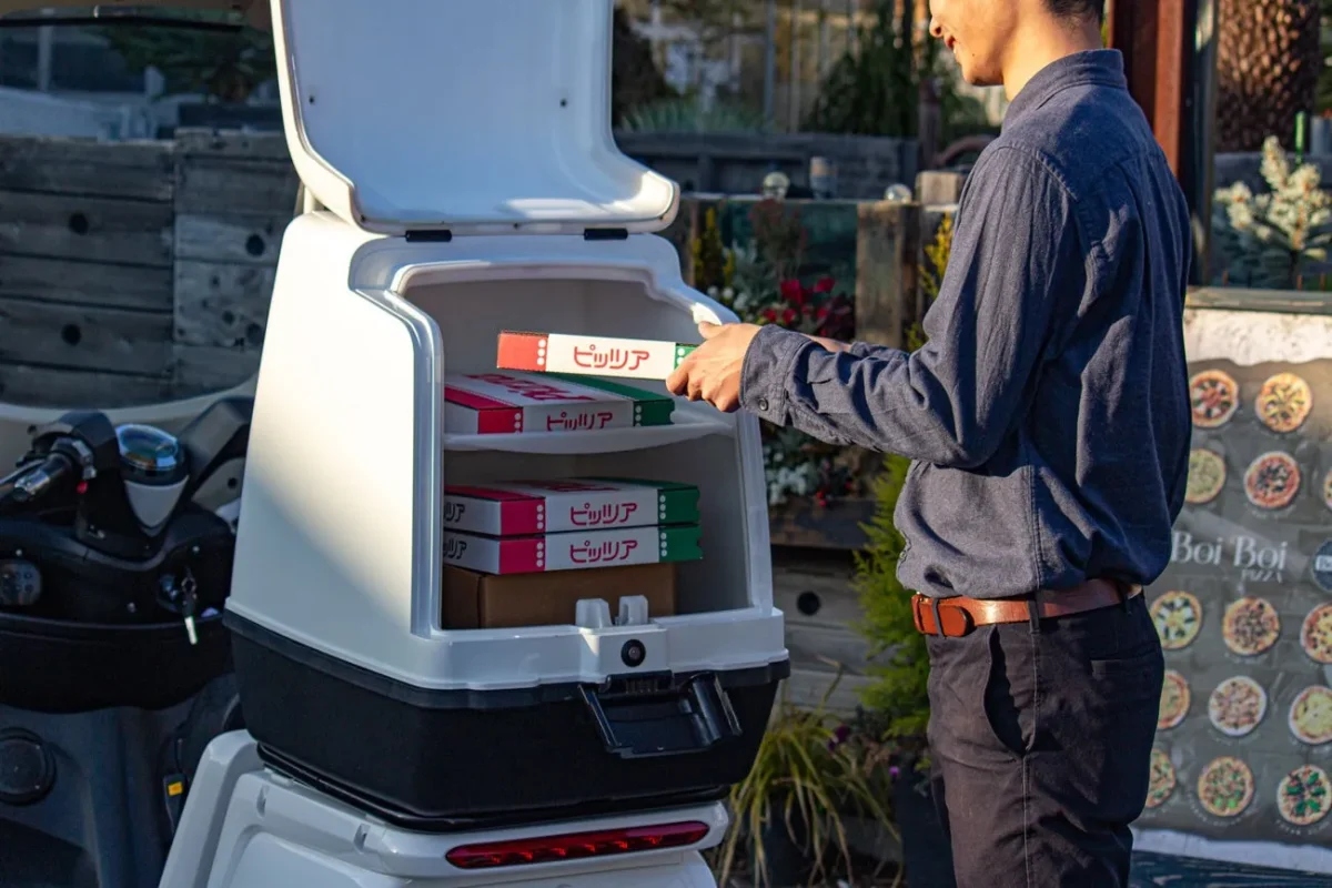 宅配ピザの配達員