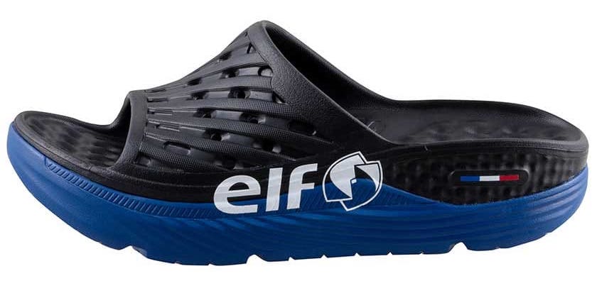 履くことで足裏を刺激し疲労回復を促すリカバリーサンダル。