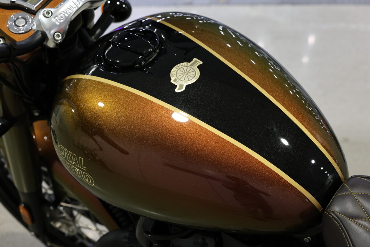 美しいラインを描くティアドロップタンク