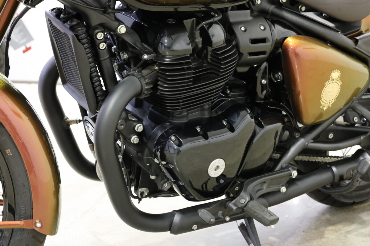 エンジンやフレームなどのパーツはブラックに塗装