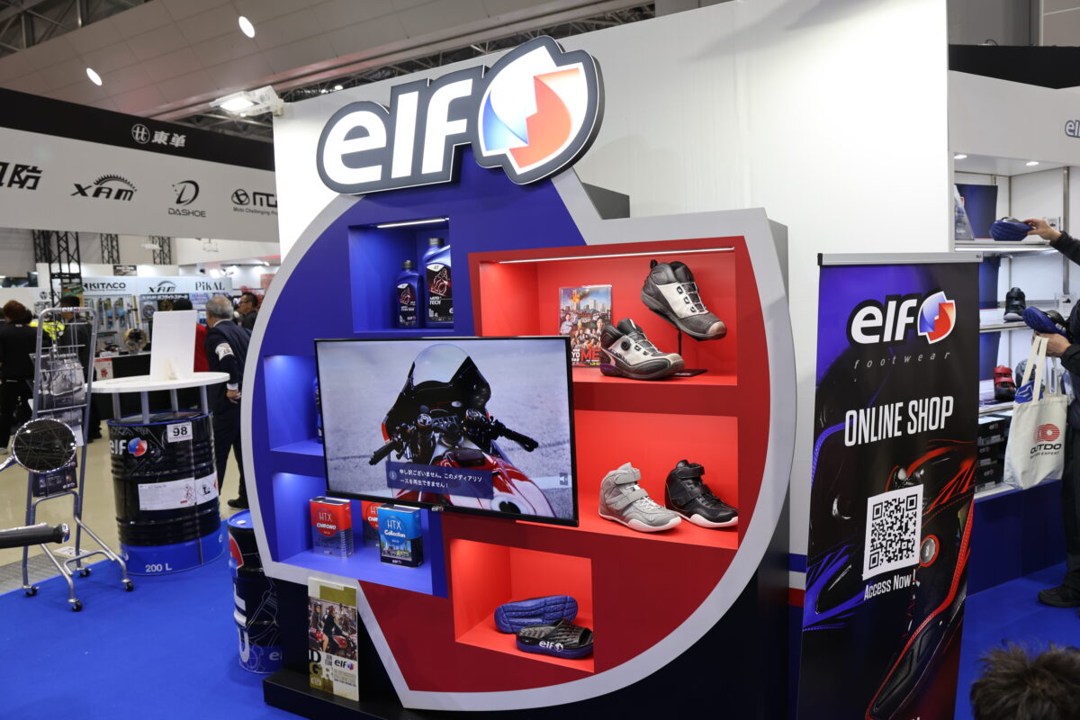 elf footwearは、そんなELFブランドと広島化成のシューズ作りが融合して1995年に誕生。それまで「重く」、「硬く」、「暗い」印象のあったモーターサイクルブーツに新たな価値観をもたらした。