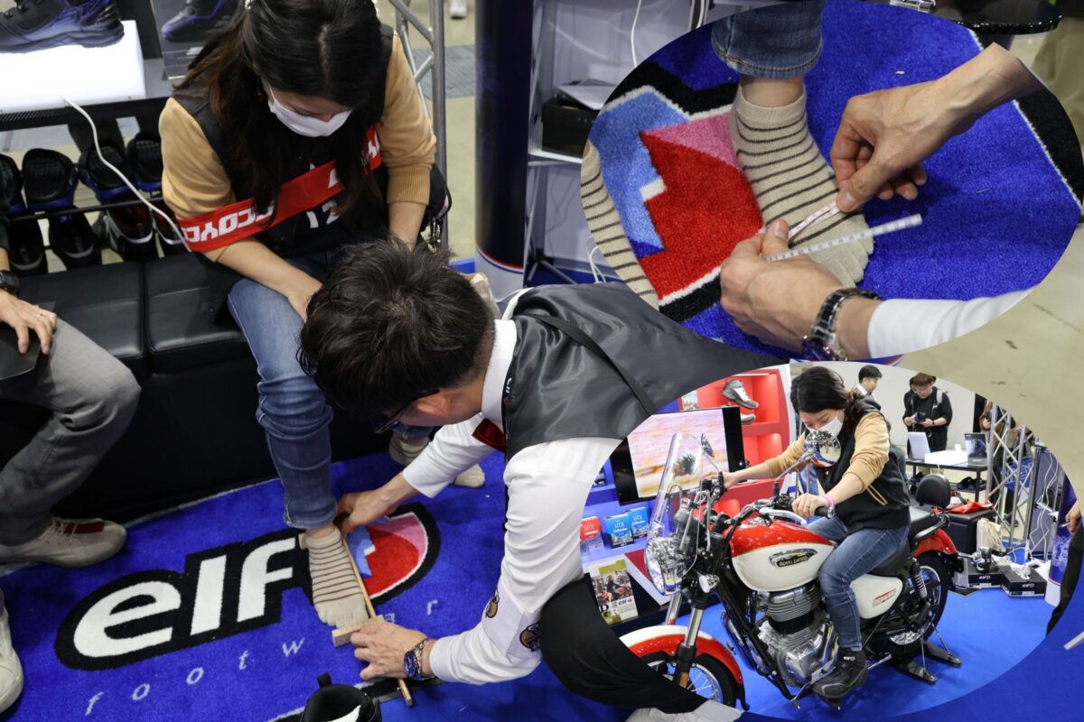 モーターサイクルショーブースでは、専門のシューフィッターが来場者の両足を計測し、elf footwearのベストサイズをチョイス。