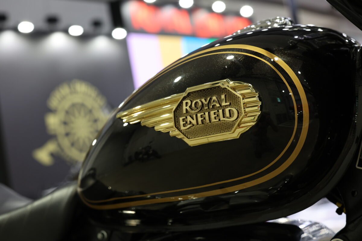 ヴィンテージ調の立体ウイングバッジ