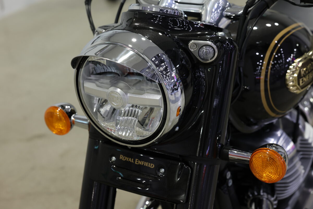 ヘッドライト＆フロントフォークを覆うヘッドライトナセル