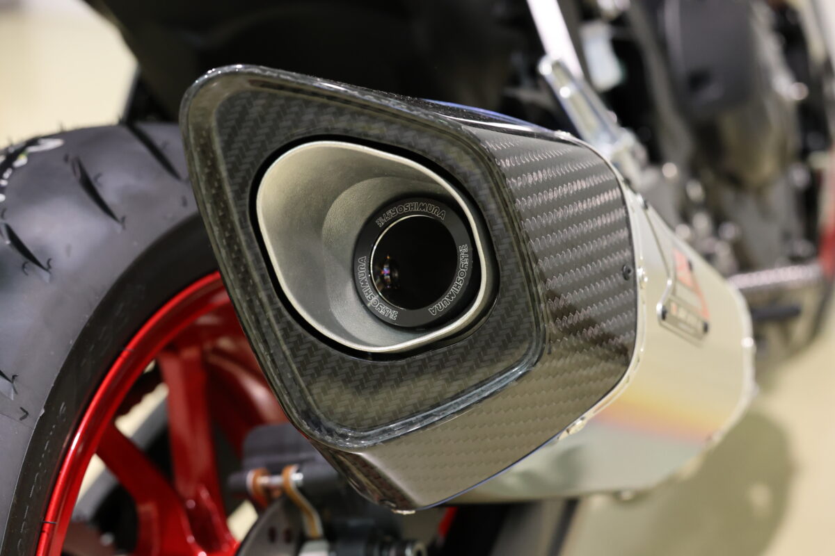 GSX-8T/8TT用『R-11Sq R サイクロン』（試作品）