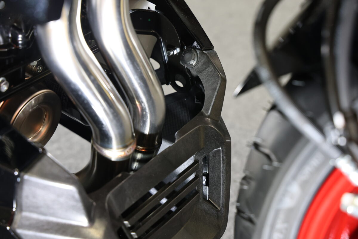 GSX-8T/8TT用『R-11Sq R サイクロン』（試作品）