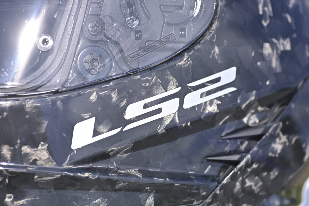 LS2『DRAGON』フォージドカーボン