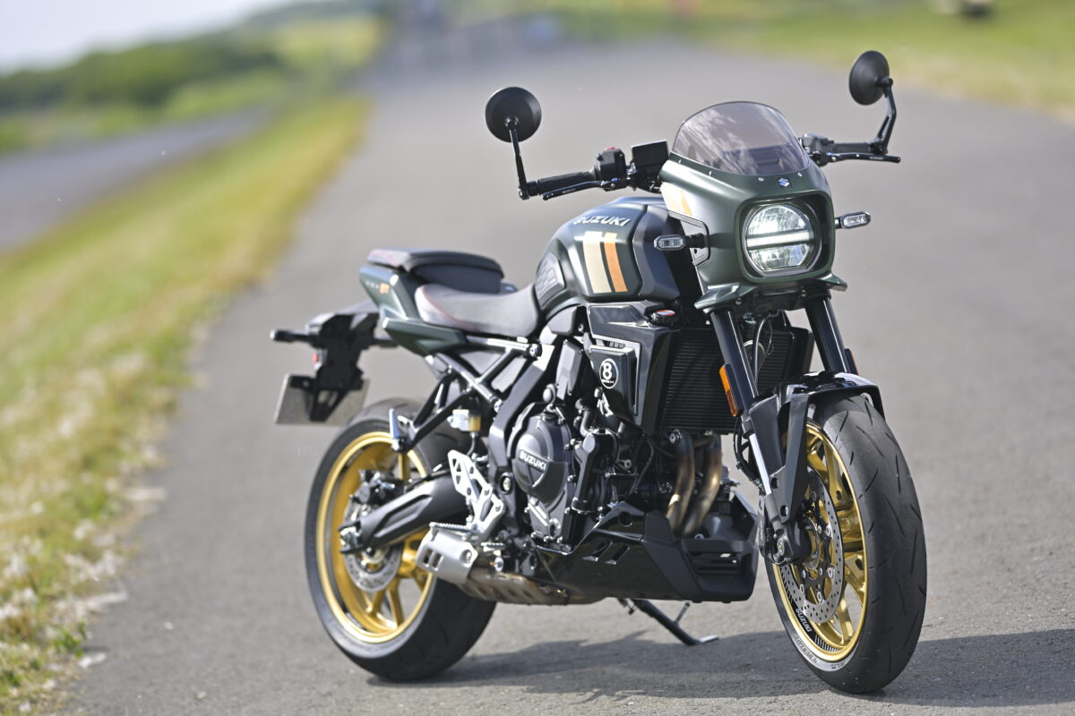 GSX-8TT パールマットシャドーグリーン(QU5):1,386,000円