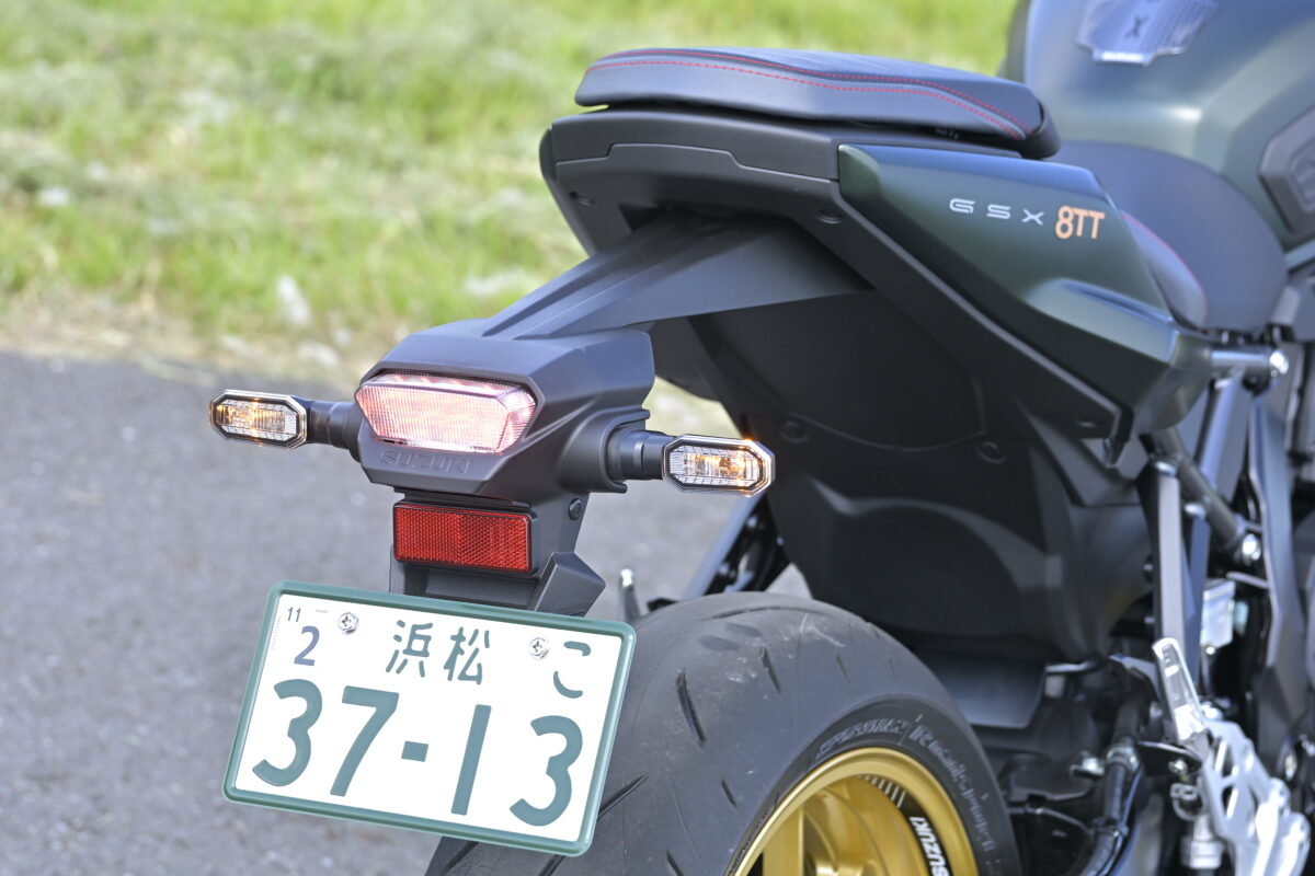 灯火類の光源は、ヘッドライト、テールランプ、ウインカーからナンバー灯に至るまで、省電力でタマ切れトラブルのないLEDを採用。