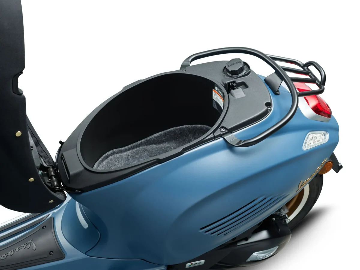 新型ベスパ スプリント 180 Officina 8のシートとディテール