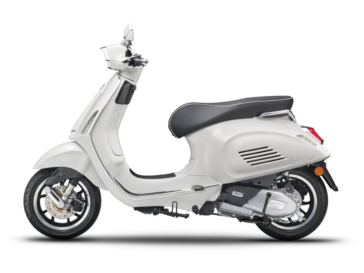 新型ベスパ スプリントのフロントエンブレム