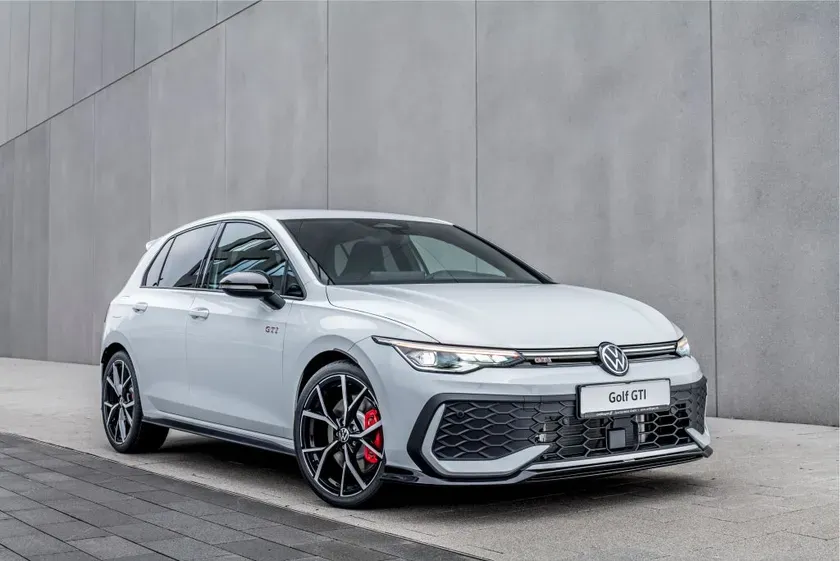 Golf 8.5 GTI専用フロントスポイラー。純正の持ち味を損なわずに存在感を高めるデザインは流石の一言。