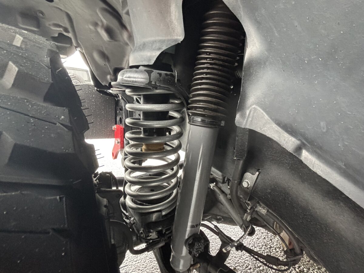 Jeep Wrangler Sport 懸吊系統近拍