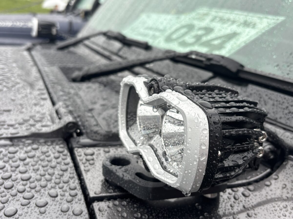 Jeep Wrangler Sport 車頭輔助燈改裝細節