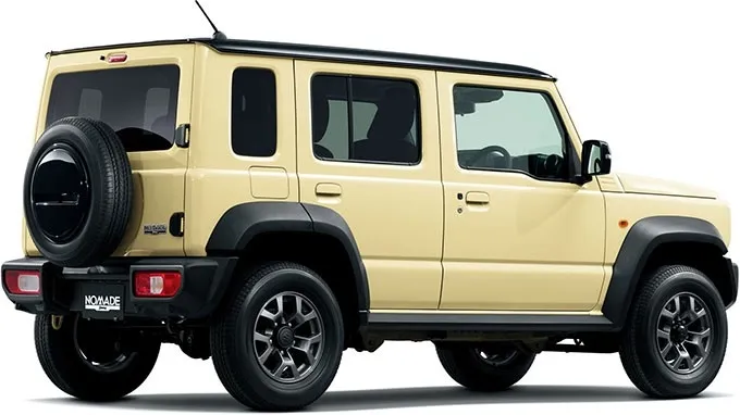 オフロード走行に適した堅牢なデザインの4ドアSUV。