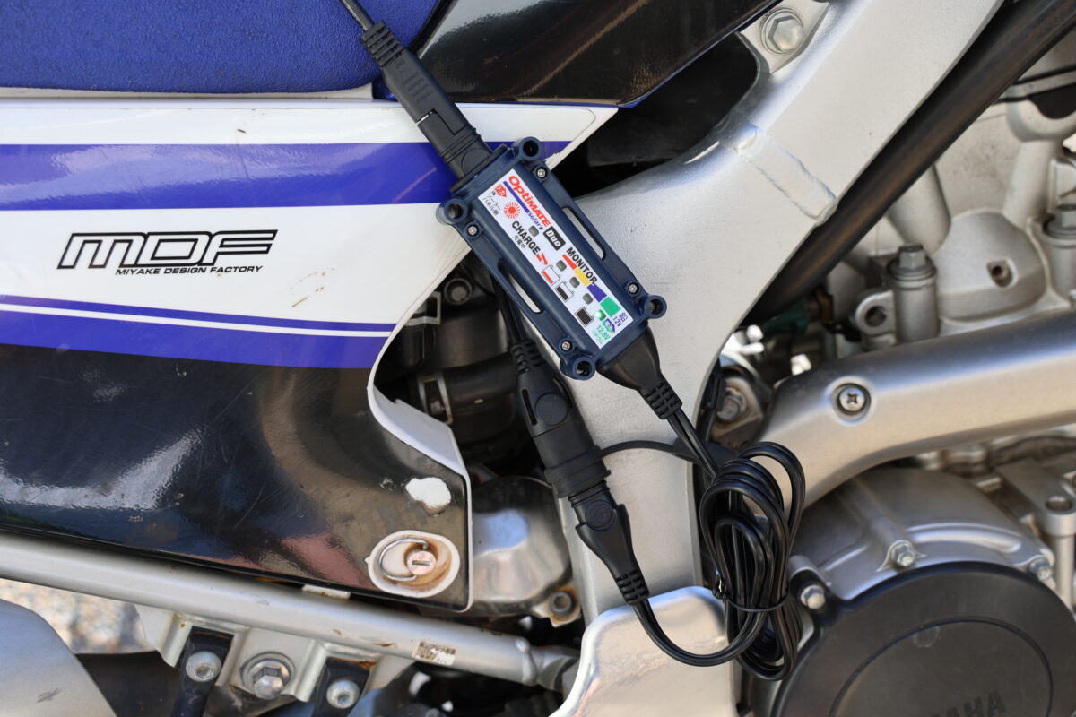 コネクターは、付属の車載側ケーブルはもちろん、先に紹介した『OptiMate 4 Quad Program』の車載側ケーブルも共用可能。つまり、自宅ではコンセントからの充電を行い、出先では太陽光で充電を行うなんて使い方も可能だ。
